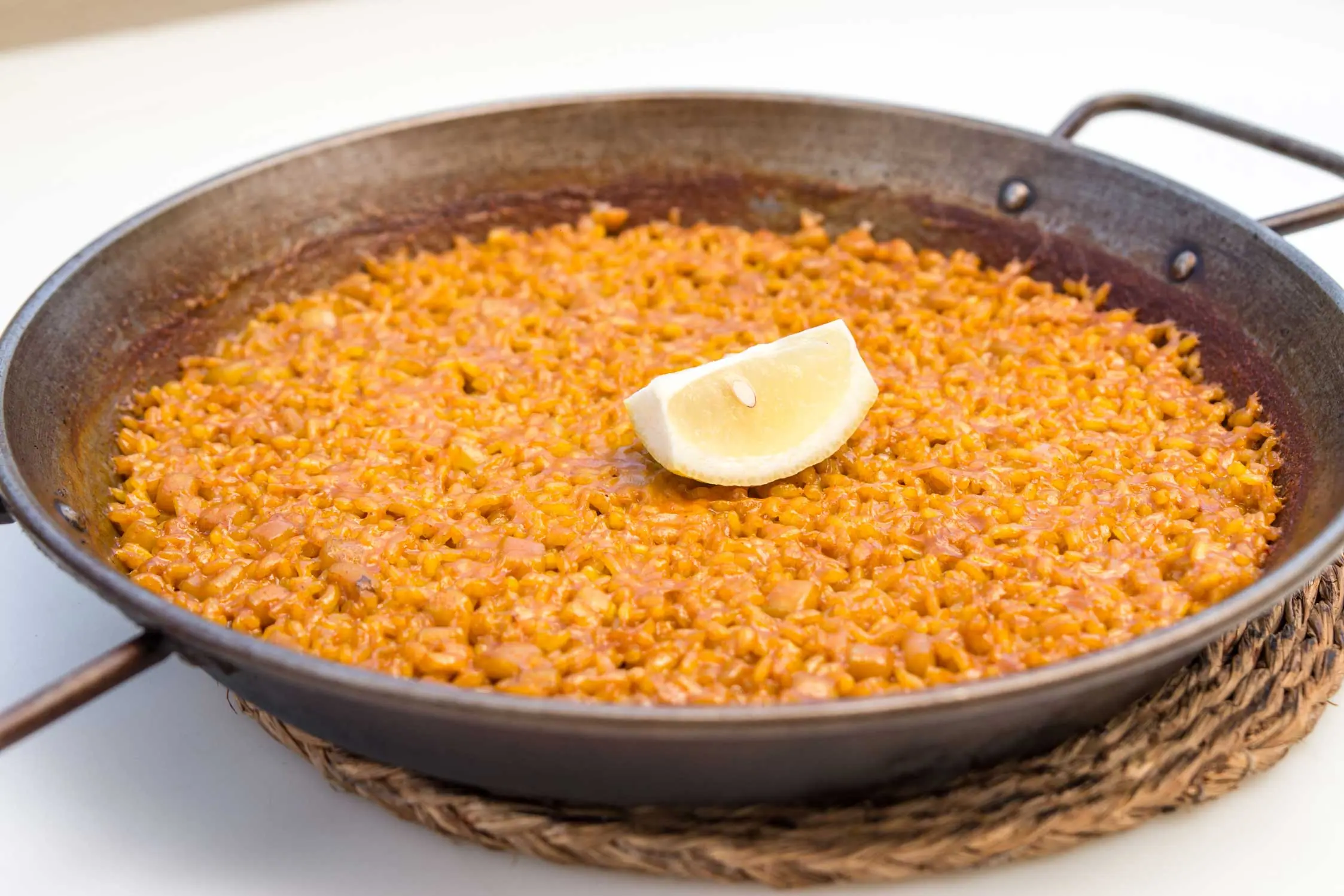 Paella tradicional en Los Llanos Restaurant